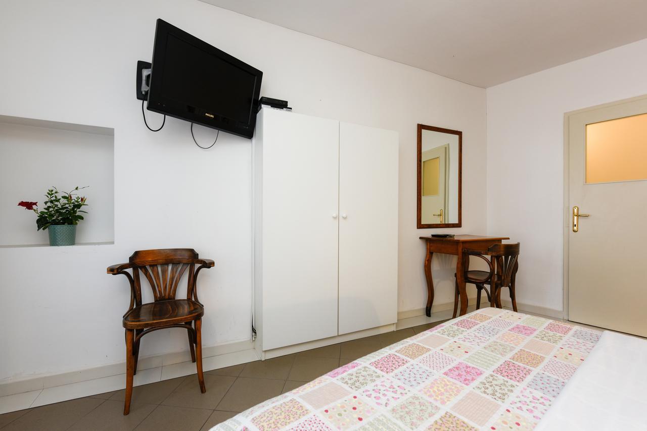 Accomodation Gina Ζαντάρ Εξωτερικό φωτογραφία
