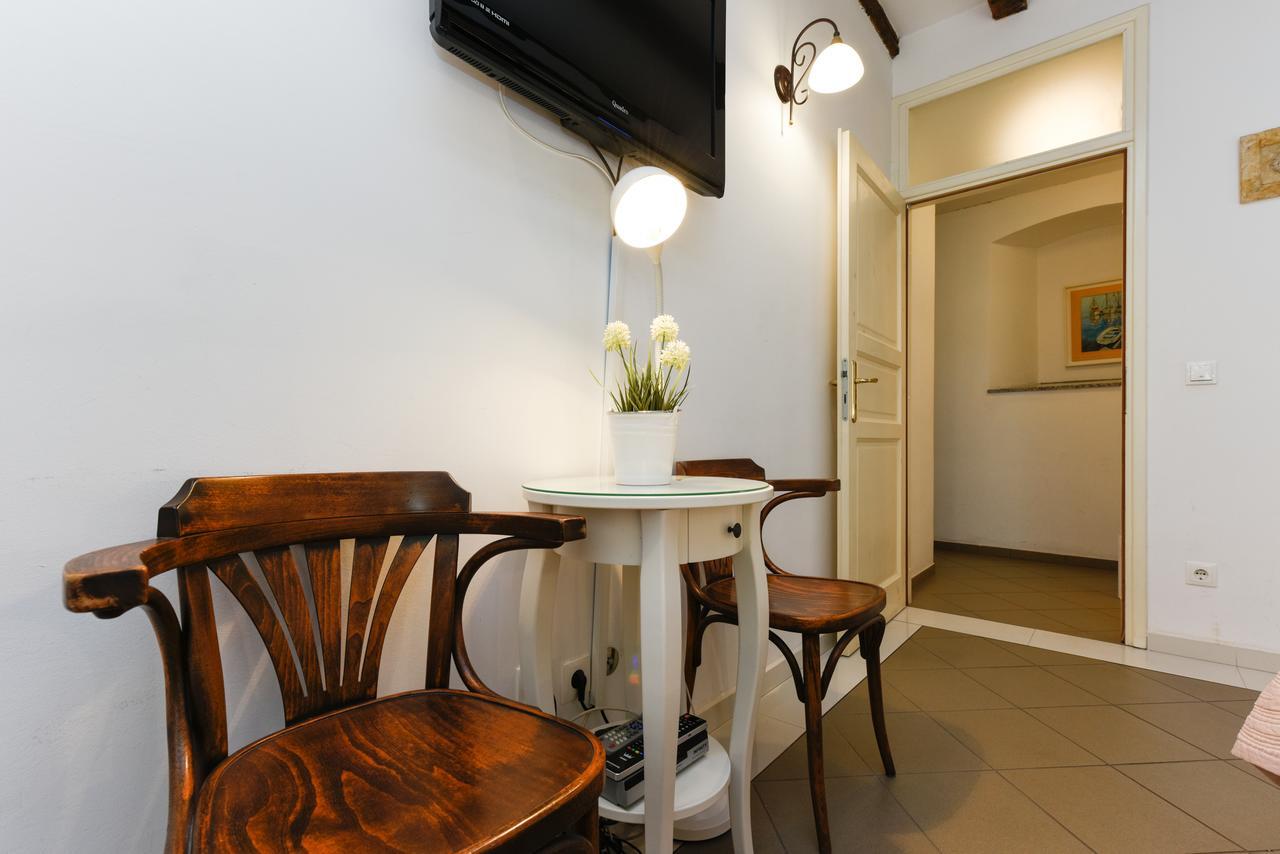 Accomodation Gina Ζαντάρ Εξωτερικό φωτογραφία
